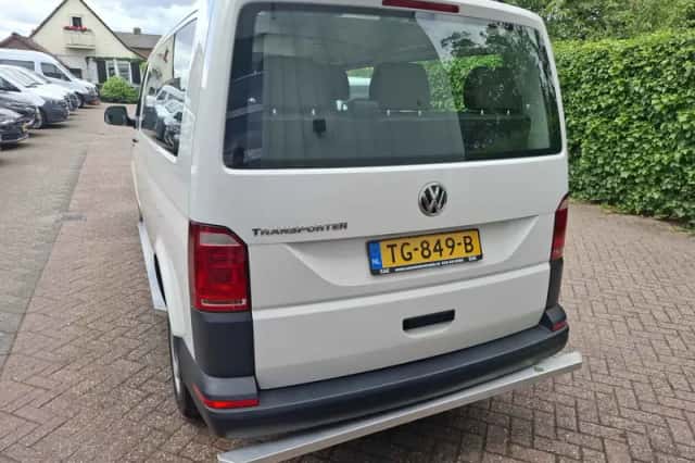 Volkswagen Transporter (2018) thumbnail 6