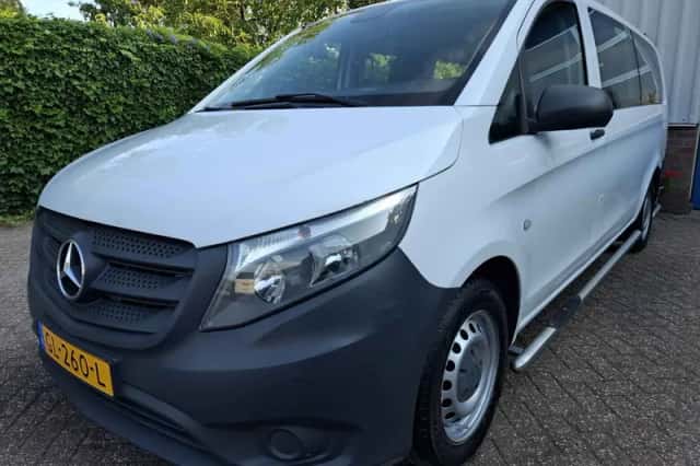 Mercedes-Benz Vito (2015) thumbnail 2