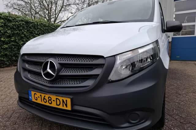 Mercedes-Benz Vito (2019) thumbnail 2