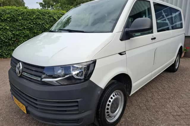 Volkswagen Transporter (2017) thumbnail 1