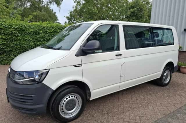 Volkswagen Transporter (2017) thumbnail 3