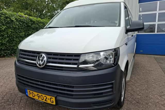 Volkswagen Transporter (2017) thumbnail 2