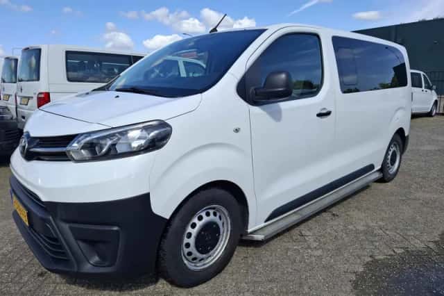 Toyota ProAce Shuttle (2019) thumbnail 1