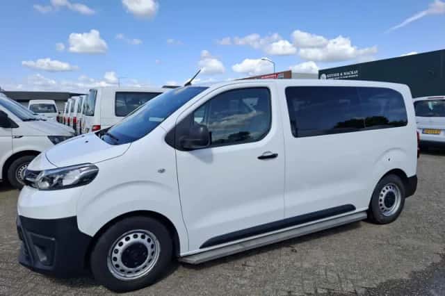 Toyota ProAce Shuttle (2019) thumbnail 3