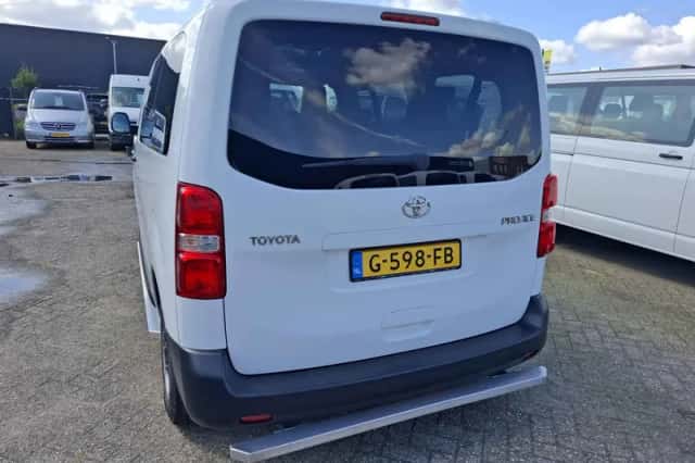 Toyota ProAce Shuttle (2019) thumbnail 6