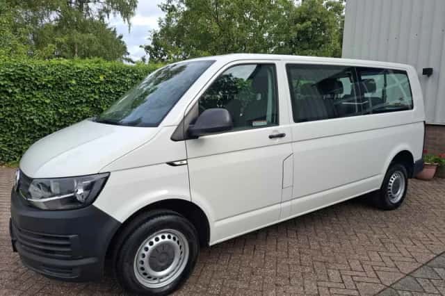 Volkswagen Transporter (2017) thumbnail 3
