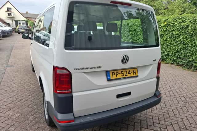 Volkswagen Transporter (2017) thumbnail 5