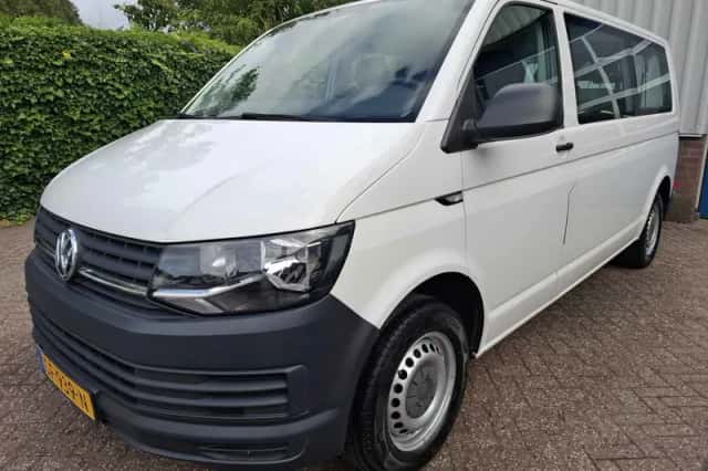 Volkswagen Transporter (2018) thumbnail 1