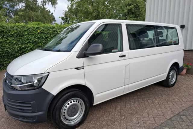 Volkswagen Transporter (2018) thumbnail 3