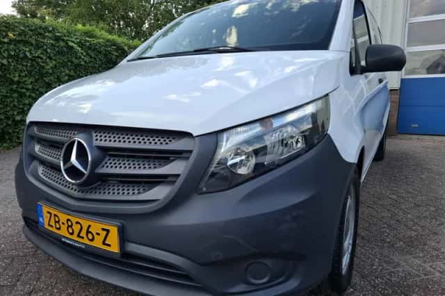 Mercedes-Benz Vito (2019) thumbnail 2