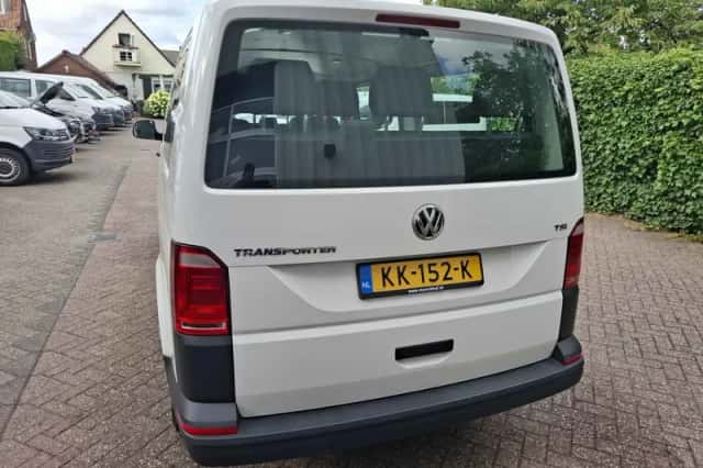 Volkswagen Transporter (2016) thumbnail 5