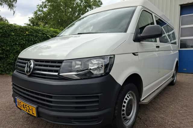 Volkswagen Transporter (2017) thumbnail 2