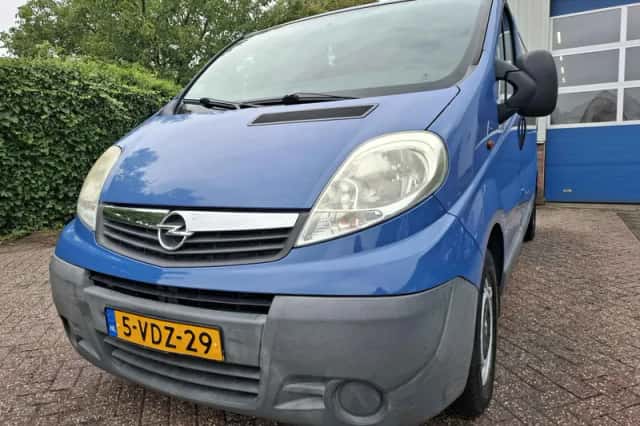 Opel Vivaro (2009) thumbnail 2