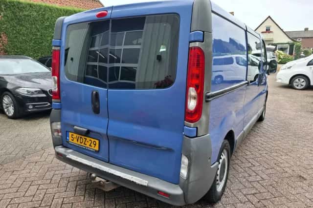 Opel Vivaro (2009) thumbnail 6