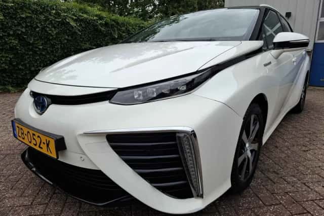 Toyota Mirai (2019) thumbnail 2