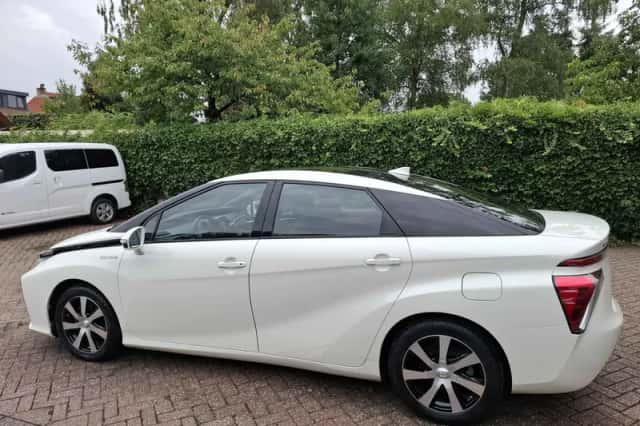 Toyota Mirai (2019) thumbnail 4