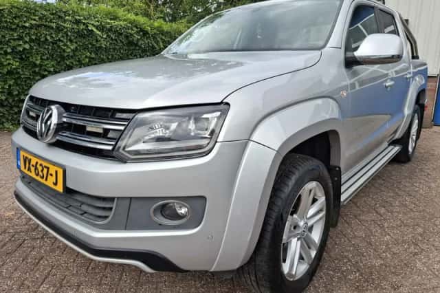 Volkswagen Amarok (2015) thumbnail 2