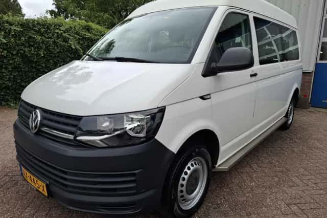 Volkswagen Transporter (2017) thumbnail 1