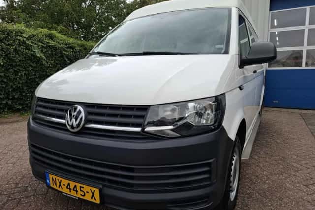 Volkswagen Transporter (2017) thumbnail 2