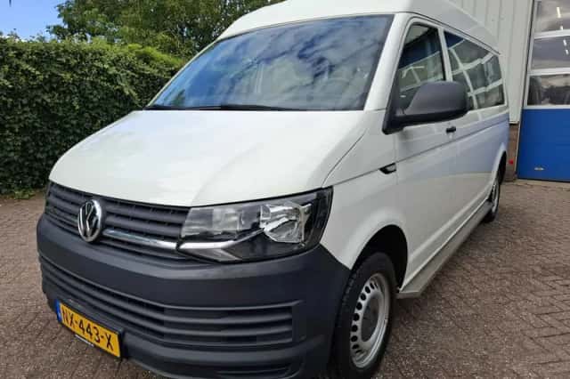 Volkswagen Transporter (2017) thumbnail 2