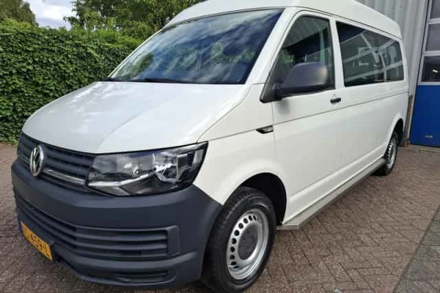 Volkswagen Transporter (2017) thumbnail 1