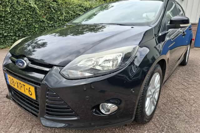 Ford Focus (2012) thumbnail 2