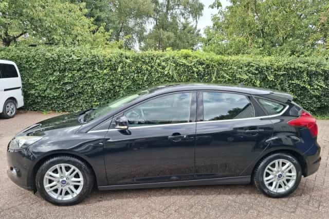 Ford Focus (2012) thumbnail 4