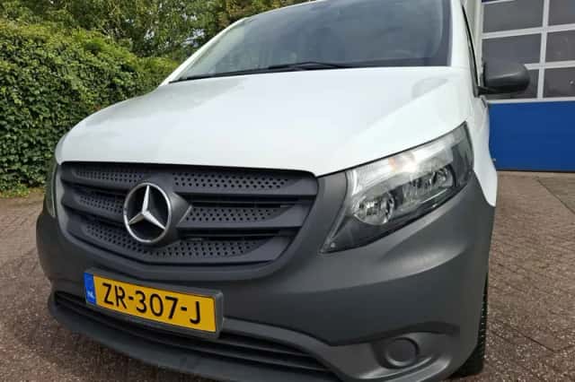 Mercedes-Benz Vito (2019) thumbnail 2