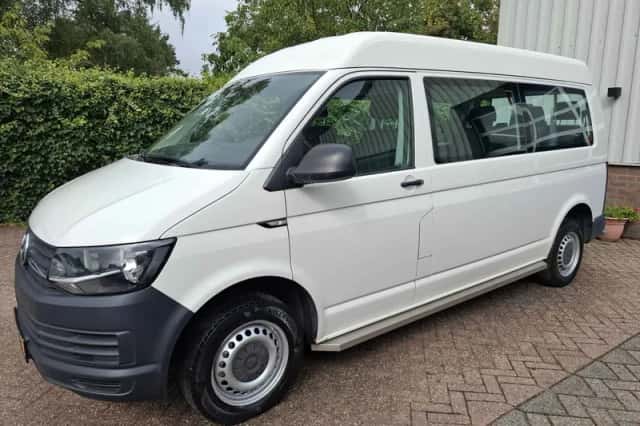 Volkswagen Transporter (2017) thumbnail 3