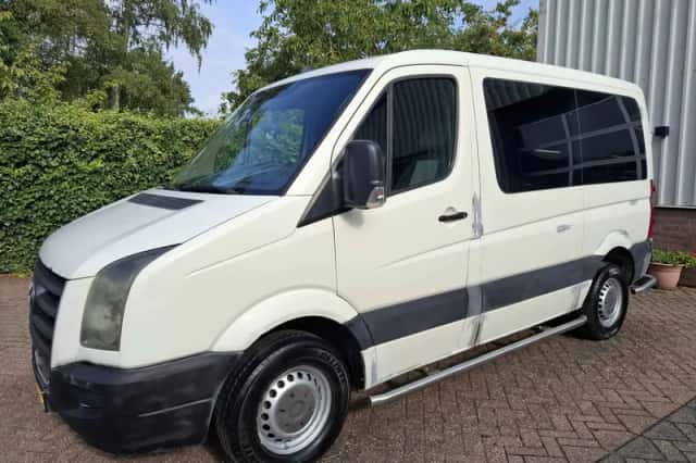 Volkswagen Crafter (2010) thumbnail 3