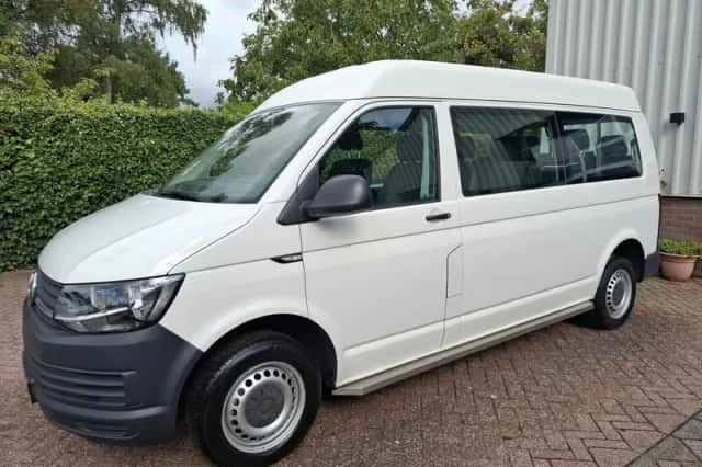 Volkswagen Transporter (2017) thumbnail 3