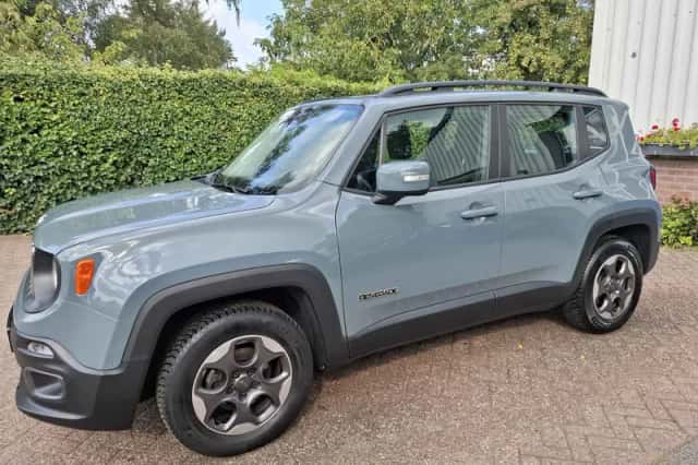 Jeep Renegade (2015) thumbnail 3