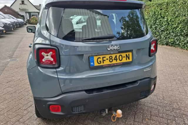 Jeep Renegade (2015) thumbnail 6