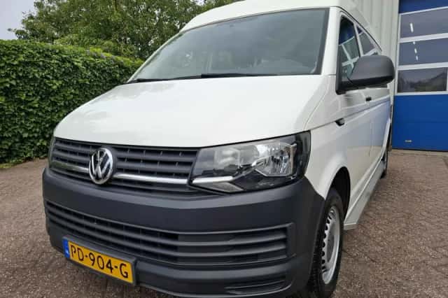 Volkswagen Transporter (2017) thumbnail 2