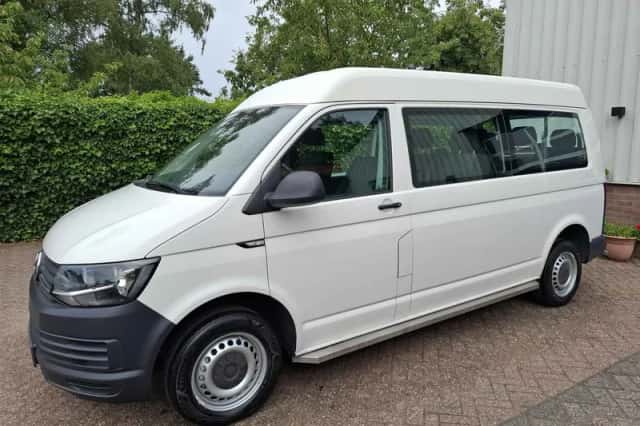 Volkswagen Transporter (2017) thumbnail 3