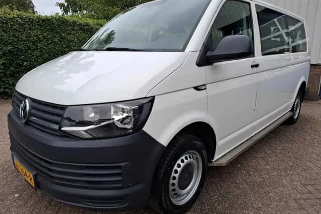 Volkswagen Transporter (2018) thumbnail 1