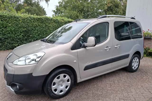 Peugeot Partner (2010) thumbnail 3