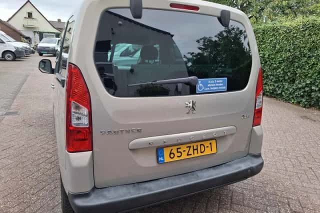 Peugeot Partner (2010) thumbnail 6