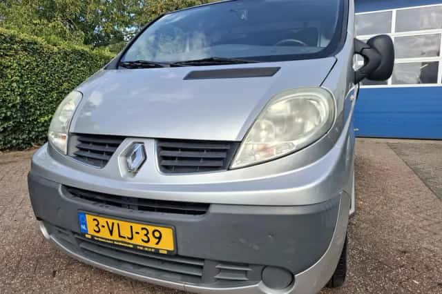 Renault Trafic (2011) thumbnail 2