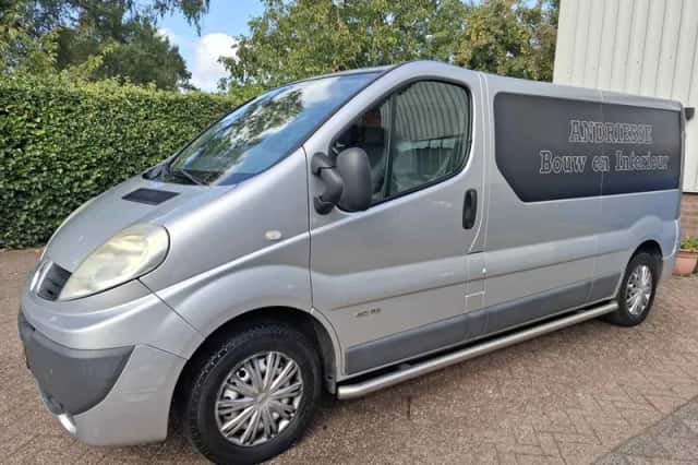 Renault Trafic (2011) thumbnail 3