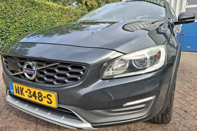 Volvo V60 Cross Country (2017) thumbnail 2