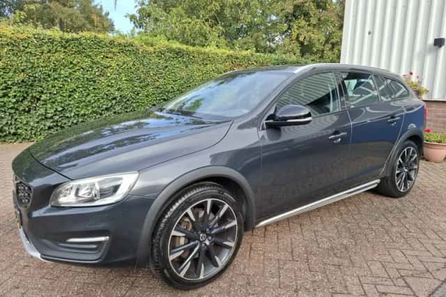Volvo V60 Cross Country (2017) thumbnail 3