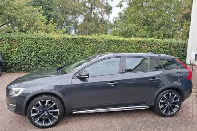 Volvo V60 Cross Country (2017) thumbnail 4