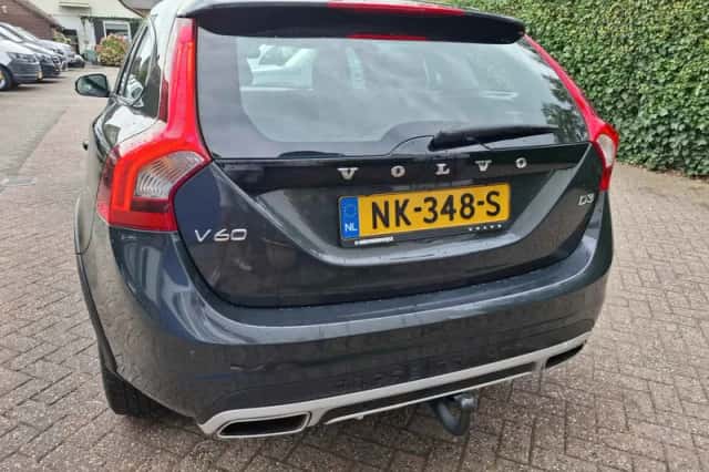 Volvo V60 Cross Country (2017) thumbnail 6