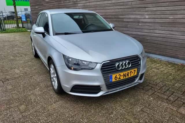 Audi A1 (2010) thumbnail 3