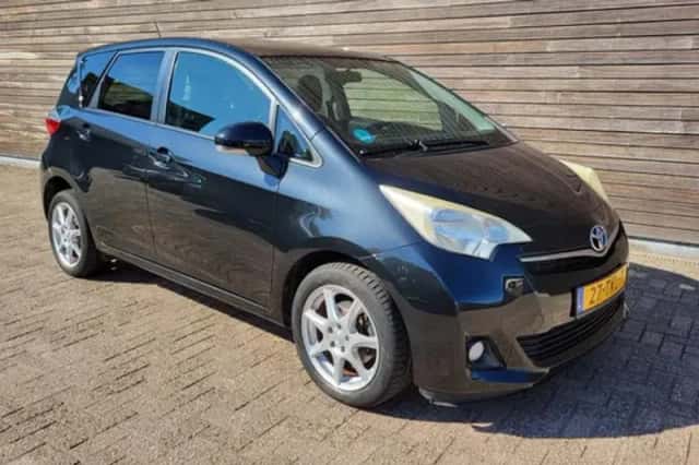 Toyota Verso S (2012) thumbnail 2