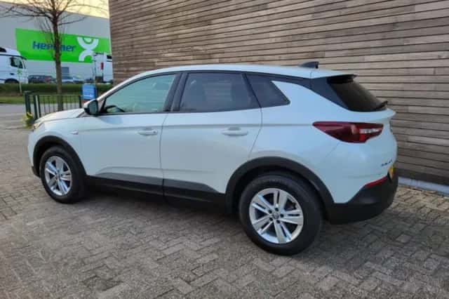 Opel Grandland (2018) thumbnail 3