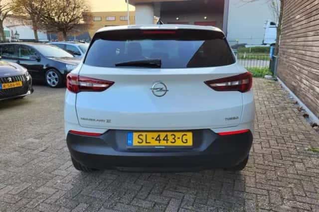 Opel Grandland (2018) thumbnail 4