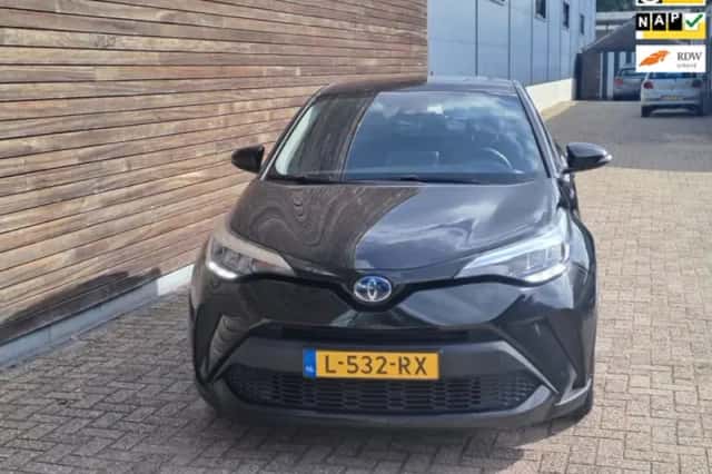 Toyota C-HR (2021) thumbnail 1