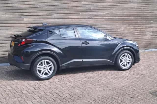 Toyota C-HR (2021) thumbnail 5